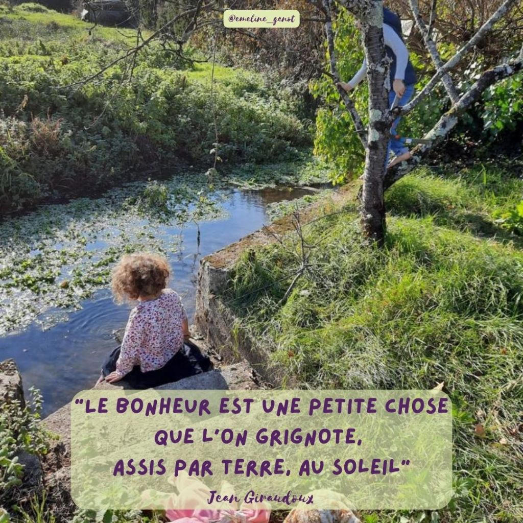 “Le bonheur est une petite chose que l’on grignote, assis par terre, au soleil.”
